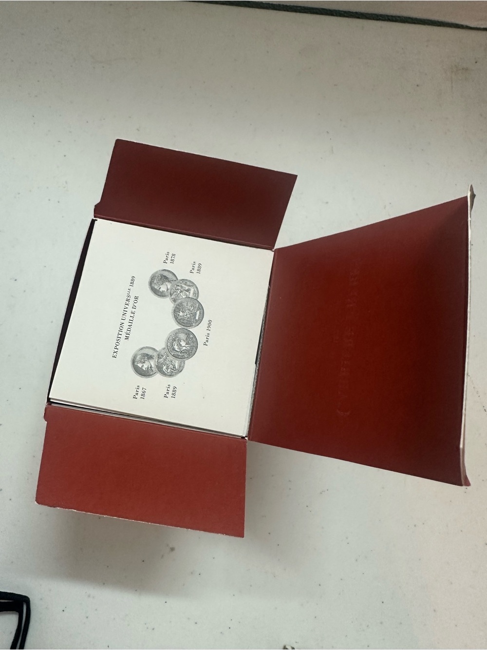 Carriere Freres Siberian Pine & Winter Rose Luxury Scented Candle - Picture 4 of 5